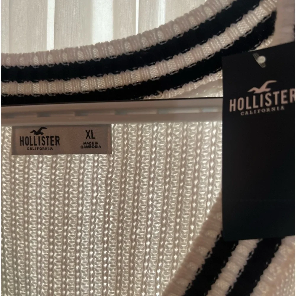 NWT/ HOLLISTER LADIES V-NECK SWEATER, SIZE XL, RETAIL $45 - Picture 2 of 3